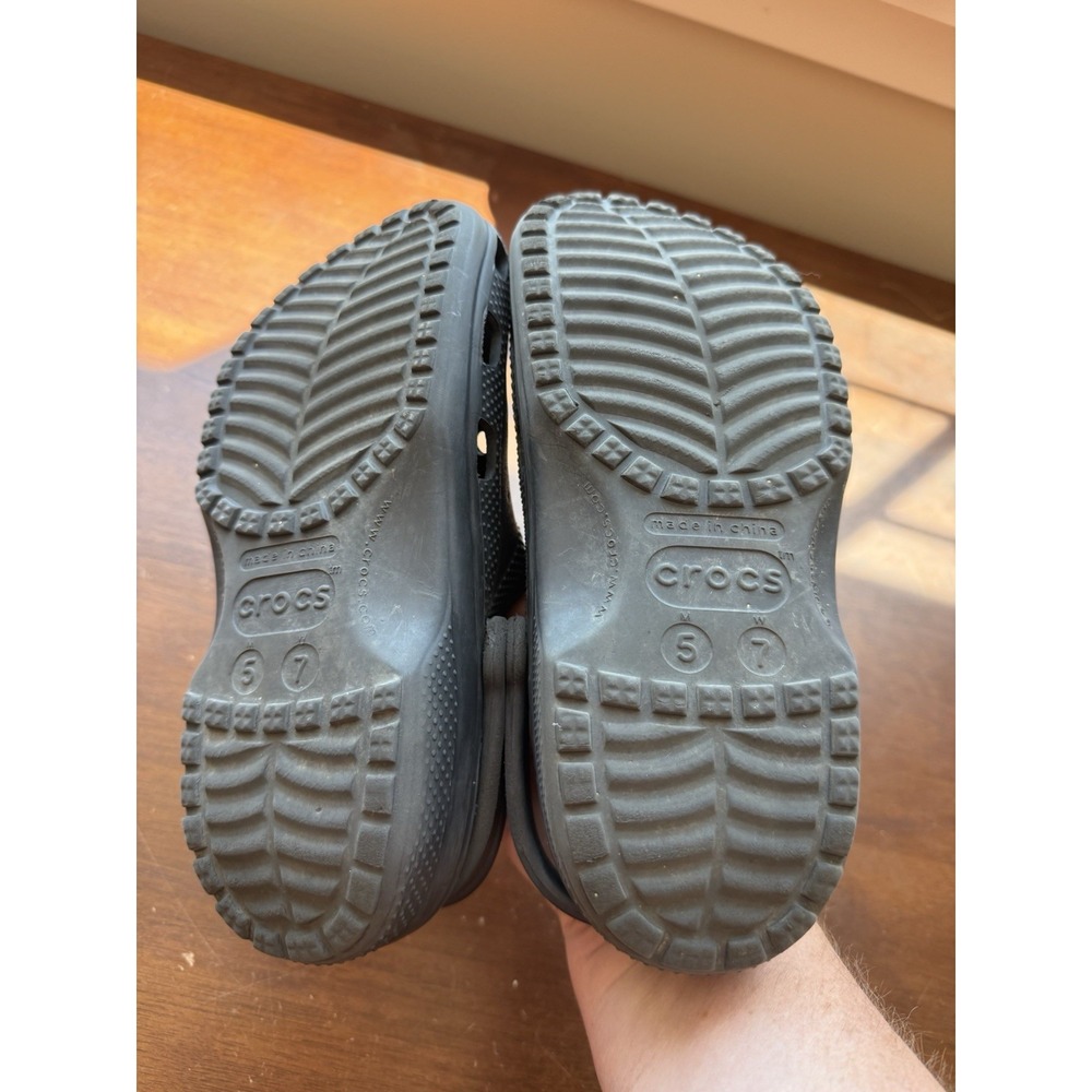 CROCS CLASSIC CLOG SANDALS (MEN 5) (WOMEN 7) BLACK UNISEX - Picture 4 of 4